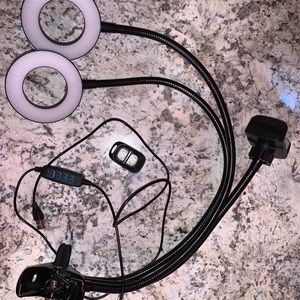 Ring light with phone holder and clamp